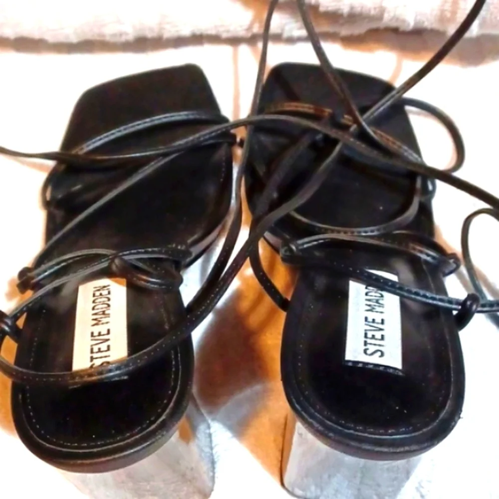 Steve‎ Madden Y2K Woman's Black Tie Around Ankle 4 Inch Heels 6.5 M